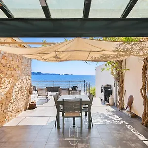 maison-sur-leau-hyeres-almanarre-parkings-clim-wifi.aixenprovencehotels.org/